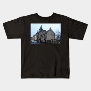 Street scene in Edinburgh, Scotland Kids T-Shirt